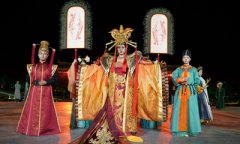 洛报融媒记者近日看望彩排 